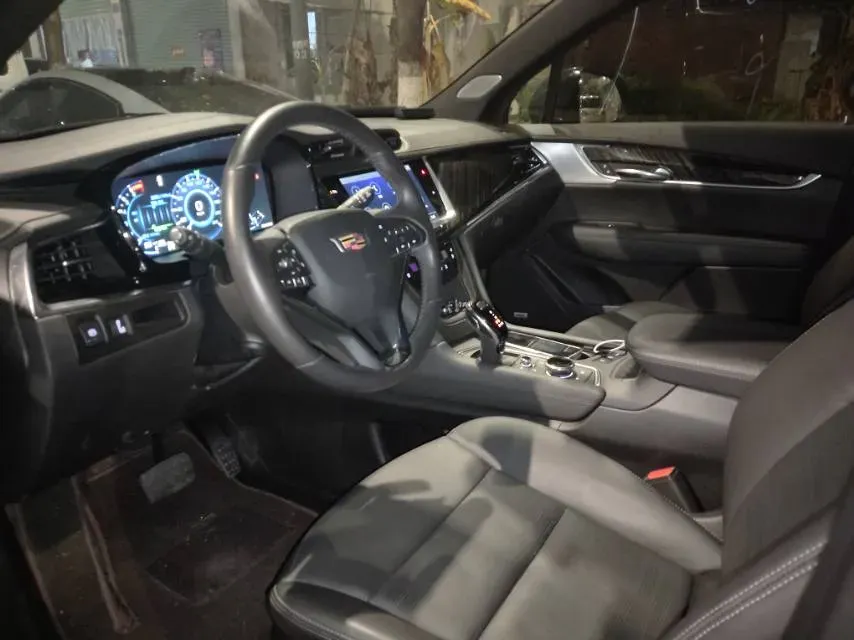 2025 Cadillac XT6 2.0T 237HP L4 9AT,autocango,china used car exporter,china ev exporter,chinese used car exporter,chinese used ev exporter