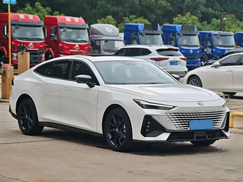 2023 ChangAn UNI-V 1.5T 188HP L4 7DCT,autocango,china used car exporter,china ev exporter,chinese used car exporter,chinese used ev exporter