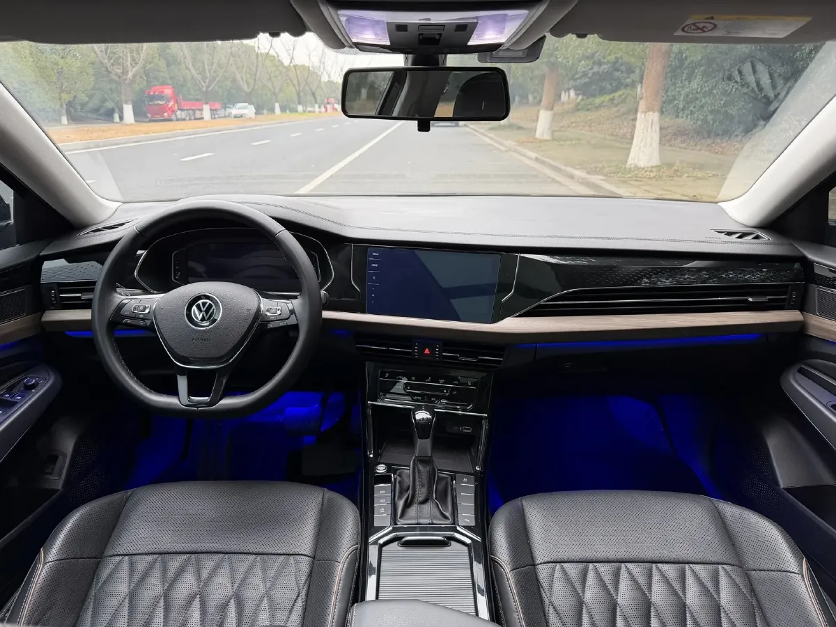 2020 Volkswagen Passat 2.0T 186HP L4 7DCT,autocango,china used car exporter,china ev exporter,chinese used car exporter,chinese used ev exporter