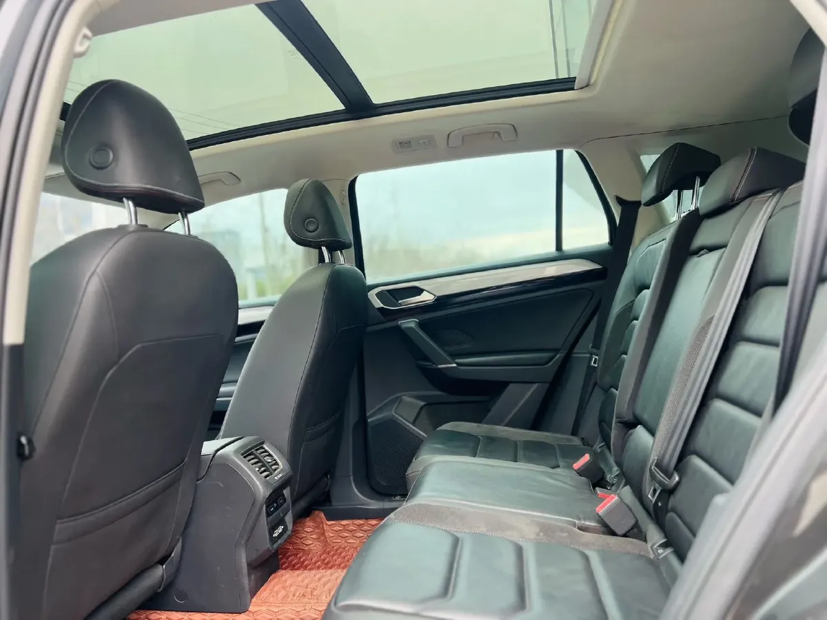 2019 Jeep Cherokee 2.0T 234HP L4 9AT,autocango,china used car exporter,china ev exporter,chinese used car exporter,chinese used ev exporter