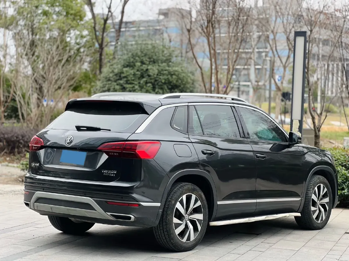 2019 Jeep Cherokee 2.0T 234HP L4 9AT,autocango,china used car exporter,china ev exporter,chinese used car exporter,chinese used ev exporter