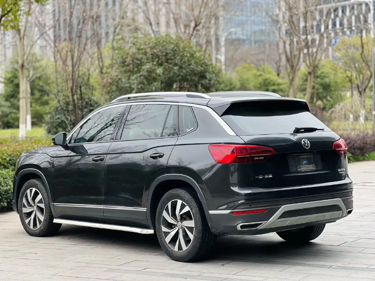 2019 Jeep Cherokee 2.0T 234HP L4 9AT,autocango,china used car exporter,china ev exporter,chinese used car exporter,chinese used ev exporter