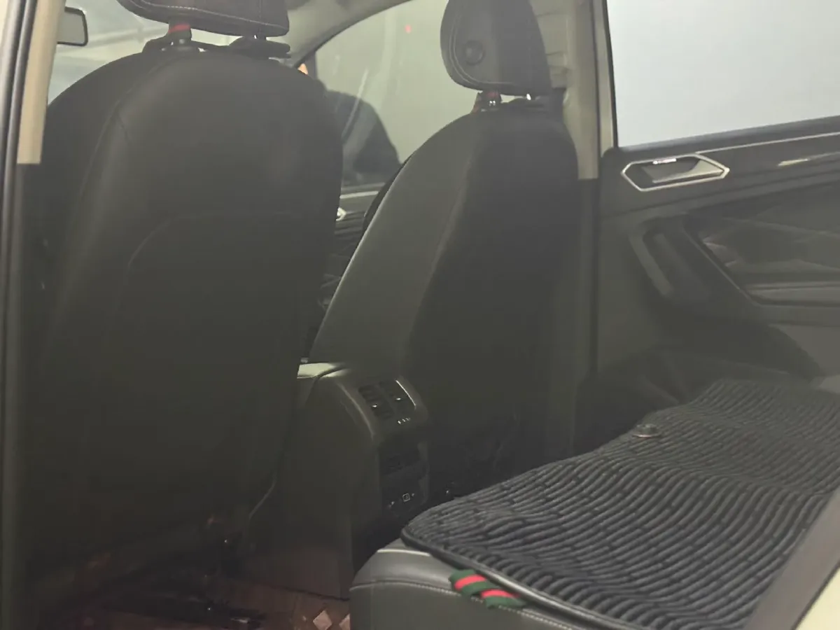 2023 Volkswagen Tiguan L 1.5T 160HP L4 7DCT,autocango,china used car exporter,china ev exporter,chinese used car exporter,chinese used ev exporter
