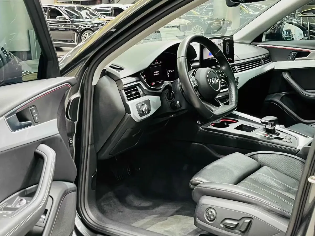 2022 Audi A4L 2.0T 190HP L4 7DCT,autocango,china used car exporter,china ev exporter,chinese used car exporter,chinese used ev exporter