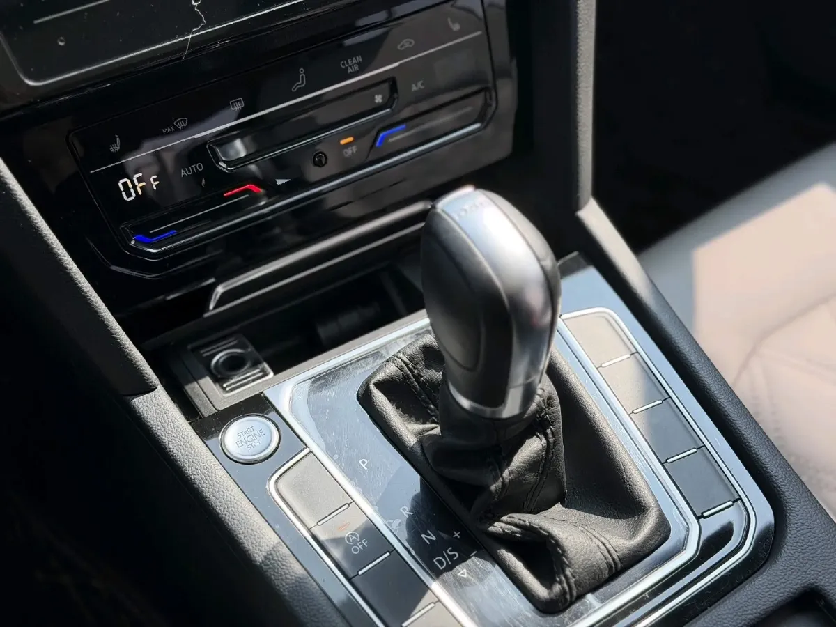 2023 Volkswagen Magotan 2.0T 186HP L4 7DCT,autocango,china used car exporter,china ev exporter,chinese used car exporter,chinese used ev exporter