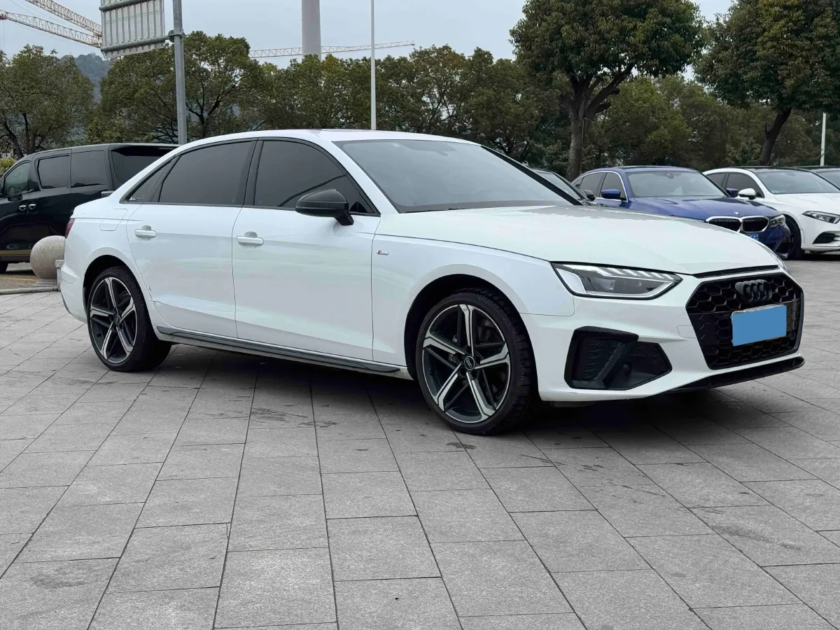 2024 Audi A4L 2.0T 190HP L4 7DCT,autocango,china used car exporter,china ev exporter,chinese used car exporter,chinese used ev exporter