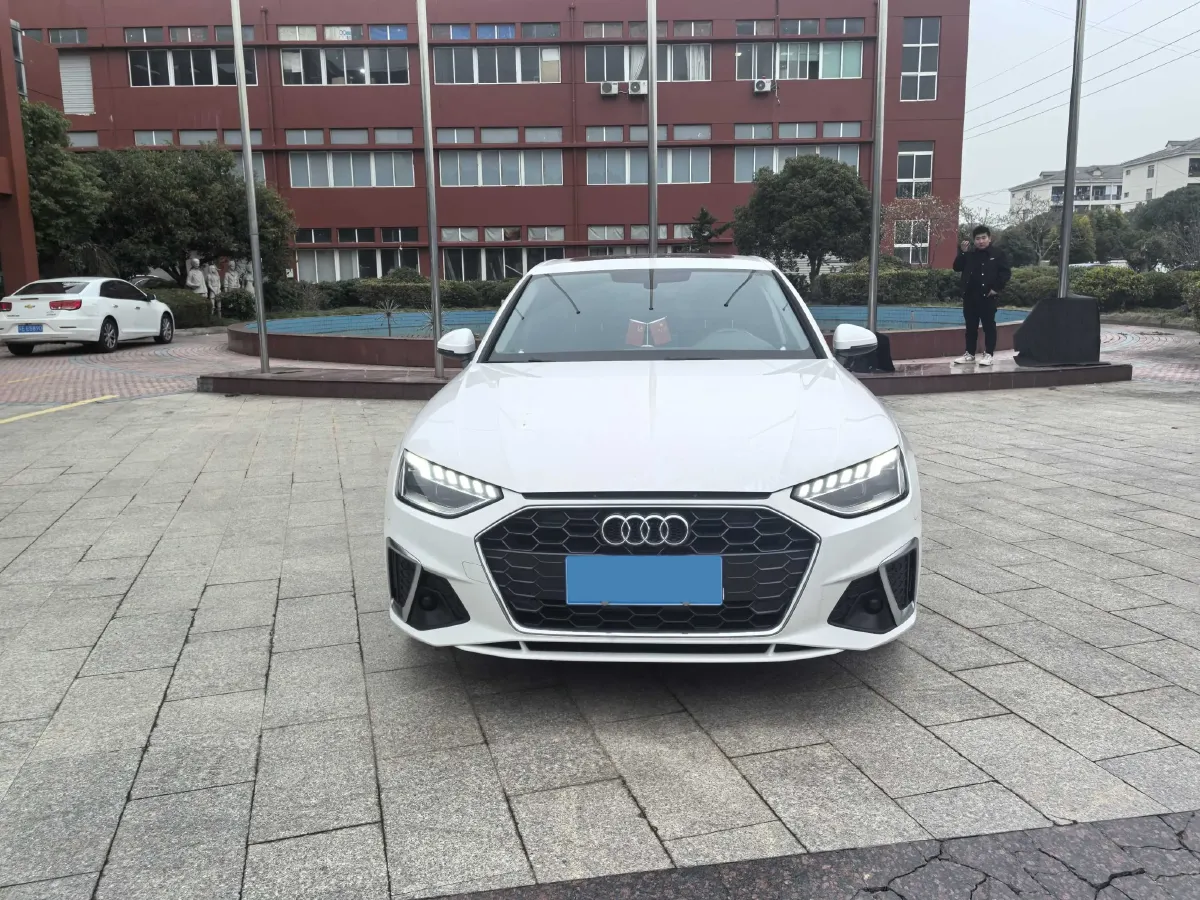 2020 Audi A4L 2.0T 190HP L4 7DCT,autocango,china used car exporter,china ev exporter,chinese used car exporter,chinese used ev exporter