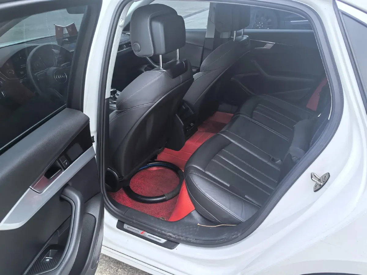 2020 Audi A4L 2.0T 190HP L4 7DCT,autocango,china used car exporter,china ev exporter,chinese used car exporter,chinese used ev exporter