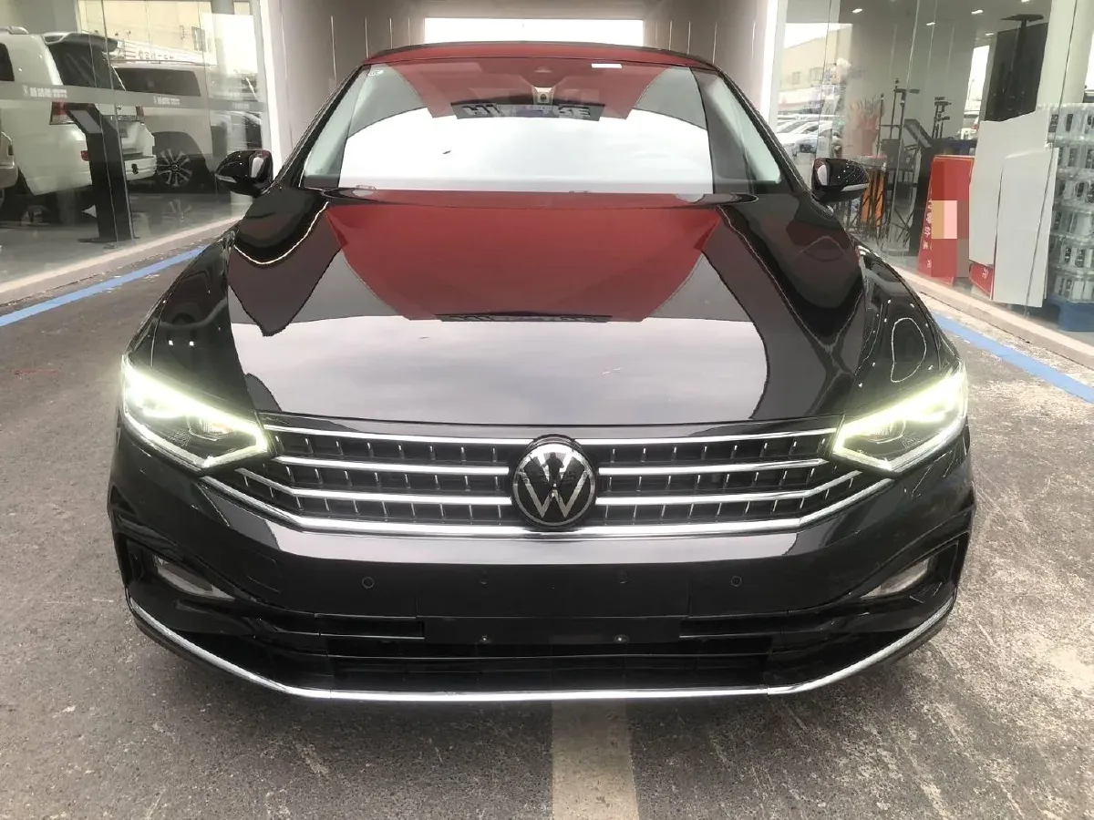 2023 Volkswagen Magotan 2.0T 186HP L4 7DCT,autocango,china used car exporter,china ev exporter,chinese used car exporter,chinese used ev exporter