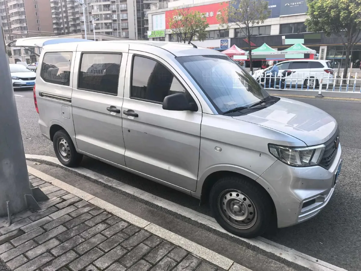 2021 WuLing HongGuang V 1.5L 99HP L4 6MT,autocango,china used car exporter,china ev exporter,chinese used car exporter,chinese used ev exporter