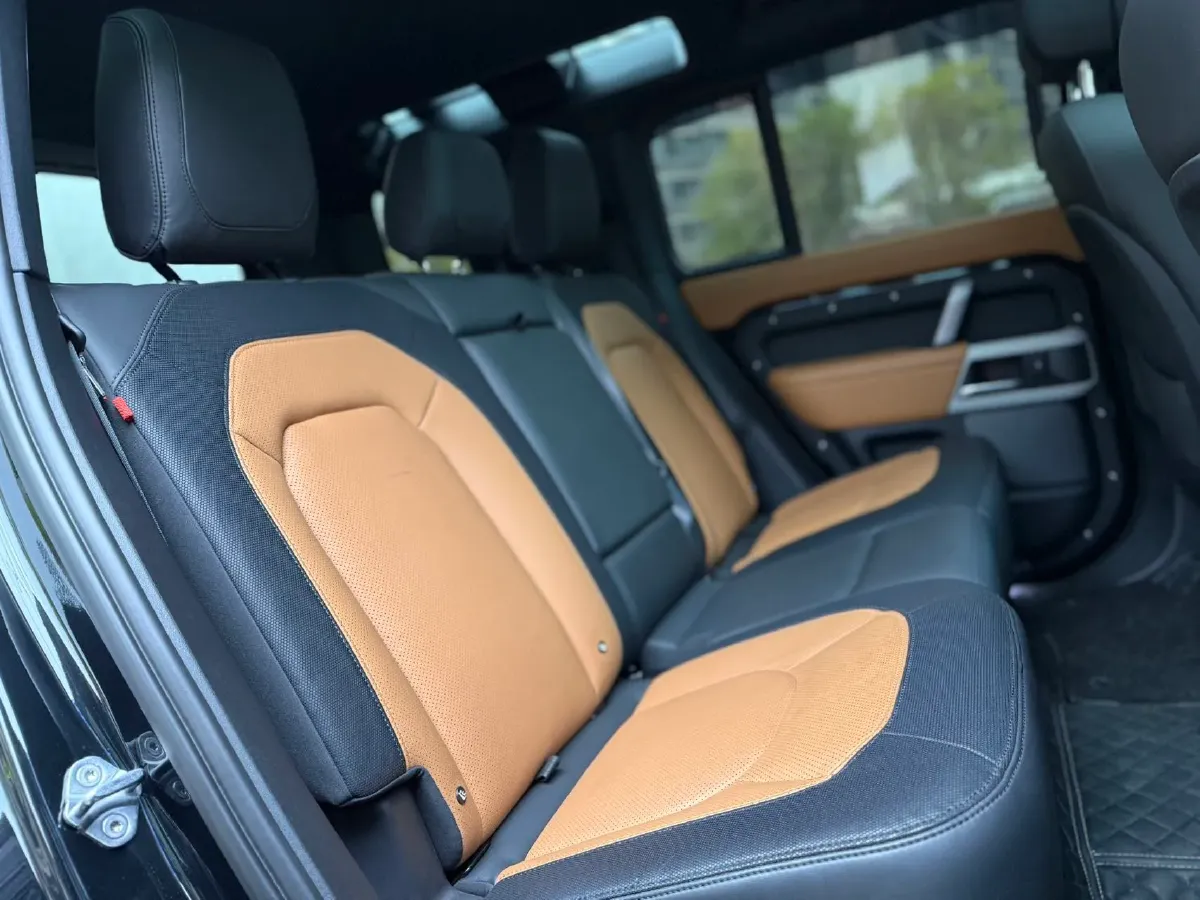 2024 Land Rover Defender 3.0T 400HP L6 8AT,autocango,china used car exporter,china ev exporter,chinese used car exporter,chinese used ev exporter