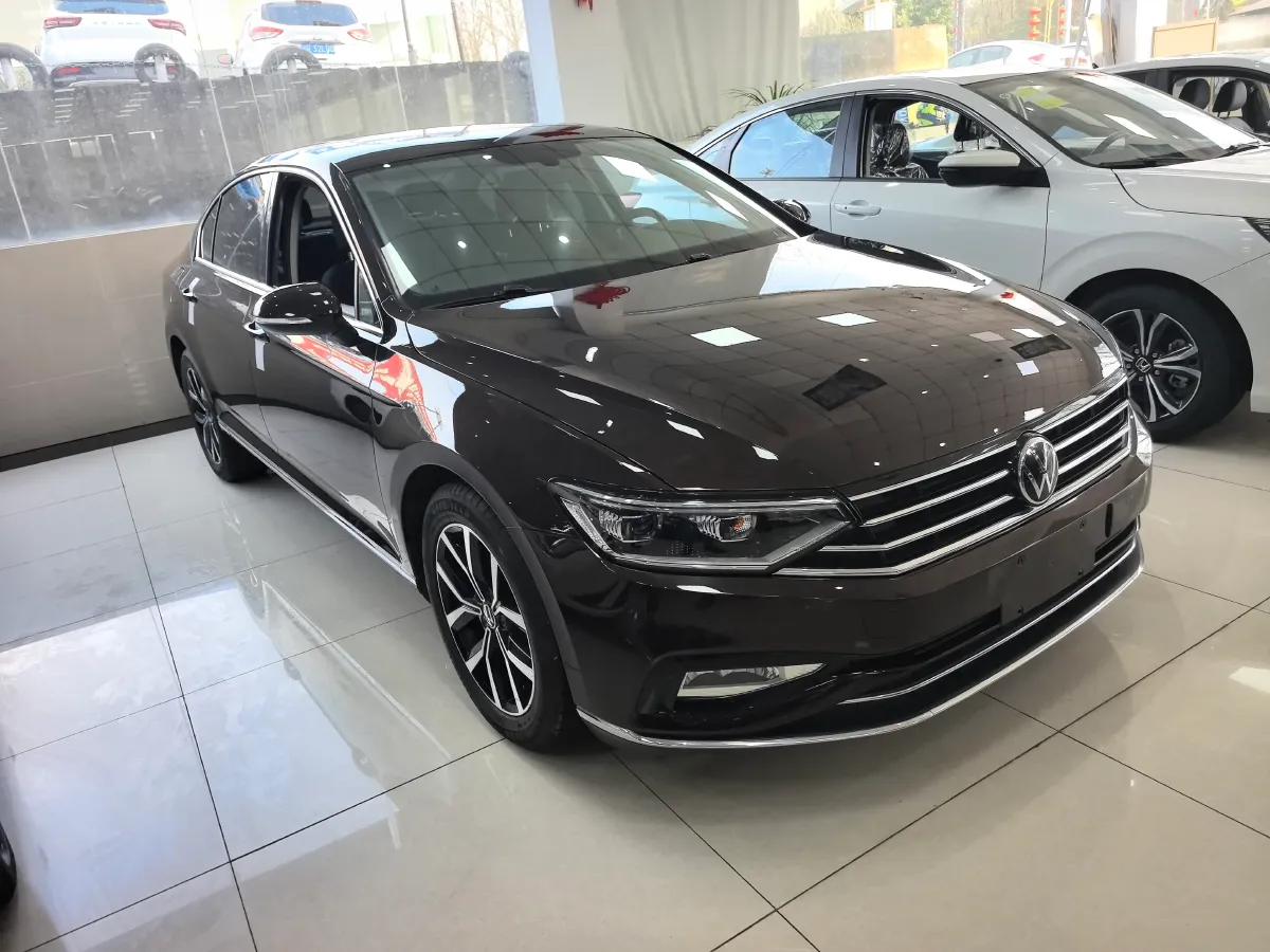 2020 Volkswagen Magotan 2.0T 186HP L4 7DCT,autocango,china used car exporter,china ev exporter,chinese used car exporter,chinese used ev exporter