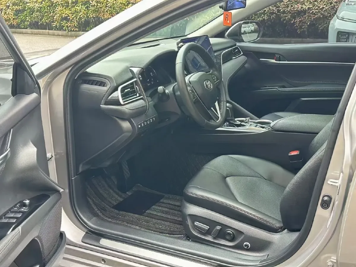 2021 Toyota Camry 2.5L 209HP L4 8AT,autocango,china used car exporter,china ev exporter,chinese used car exporter,chinese used ev exporter