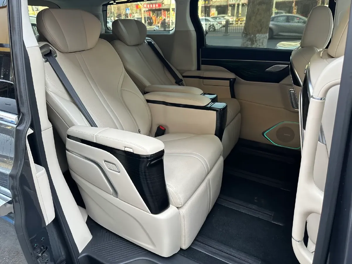 2024 Voyah ZhuiGuang 1.5T 136HP L4 PHEV 43KWH,autocango,china used car exporter,china ev exporter,chinese used car exporter,chinese used ev exporter