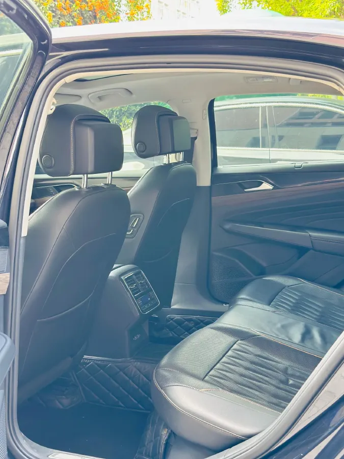 2019 Volvo V40 1.5T 152HP L4 6AT,autocango,china used car exporter,china ev exporter,chinese used car exporter,chinese used ev exporter