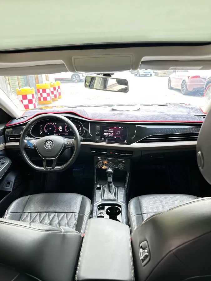 2019 Volvo V40 1.5T 152HP L4 6AT,autocango,china used car exporter,china ev exporter,chinese used car exporter,chinese used ev exporter