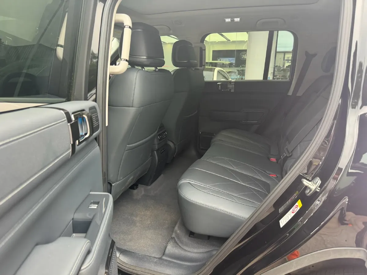 2025 FangChengBao Bao 5 1.5T 194HP L4 E-CVT PHEV 31.8KWH,autocango,china used car exporter,china ev exporter,chinese used car exporter,chinese used ev exporter