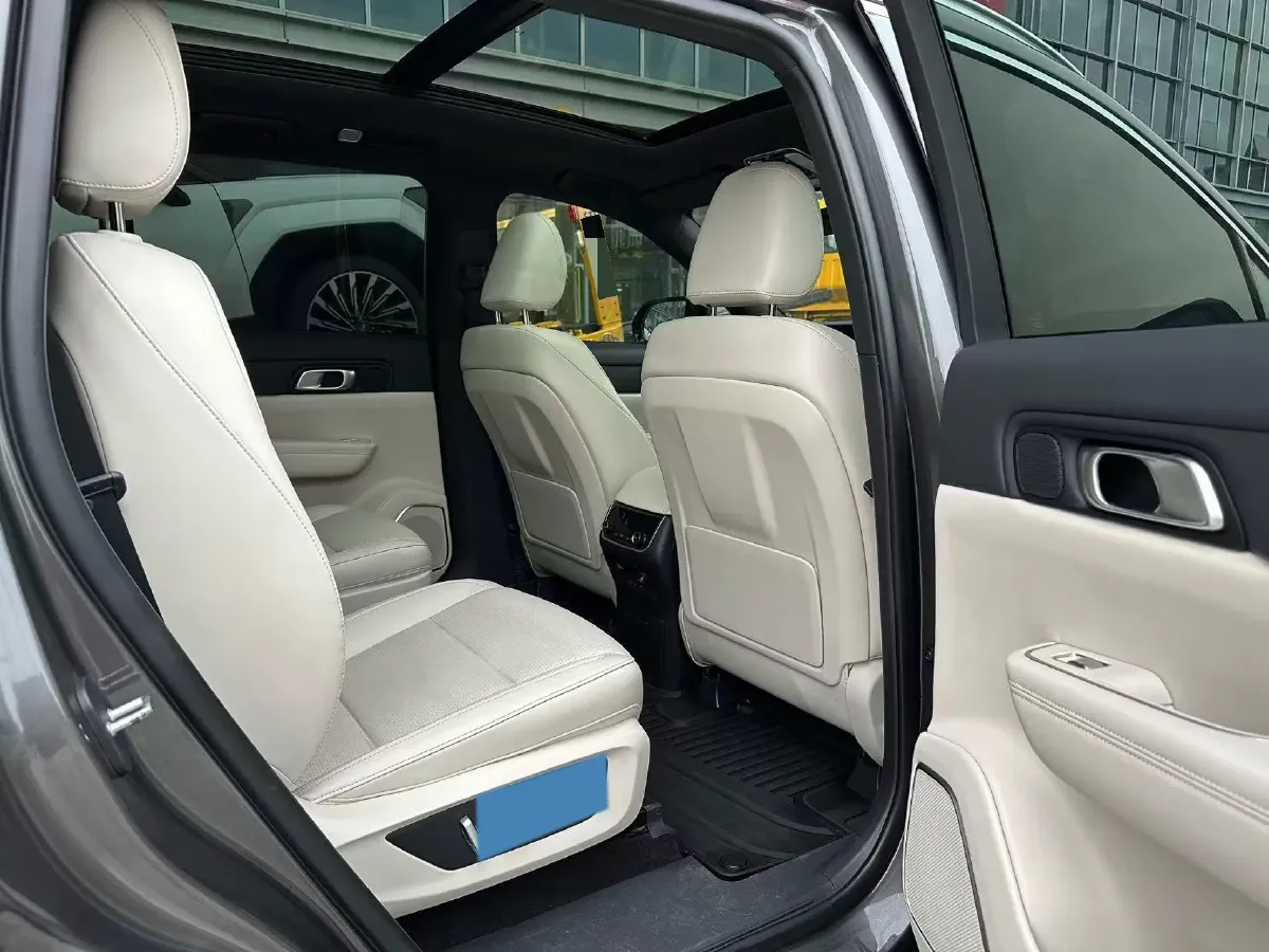 2021 Li ONE Range Extended 131HP REEV 40.5KWH,autocango,china used car exporter,china ev exporter,chinese used car exporter,chinese used ev exporter