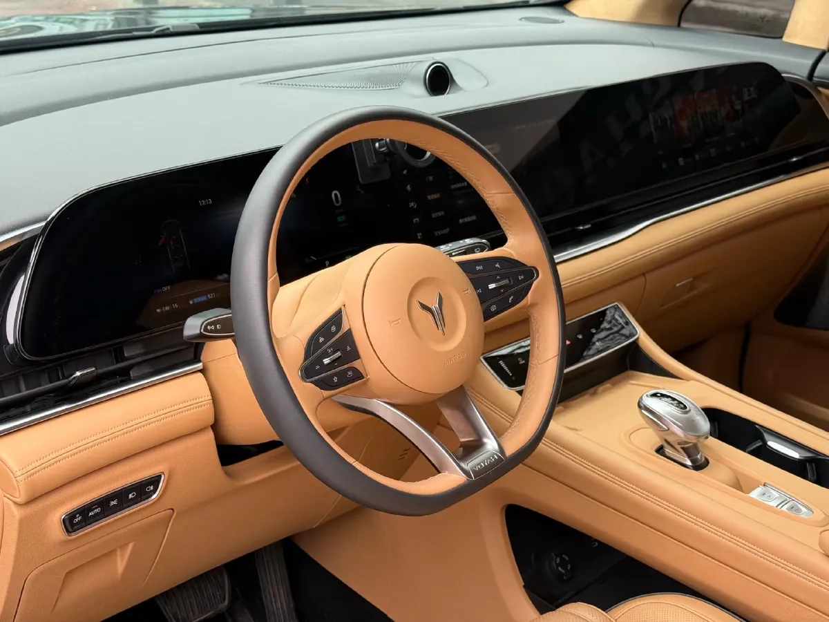 2024 Voyah Dream 1.5T 150HP L4 PHEV 43KWH,autocango,china used car exporter,china ev exporter,chinese used car exporter,chinese used ev exporter