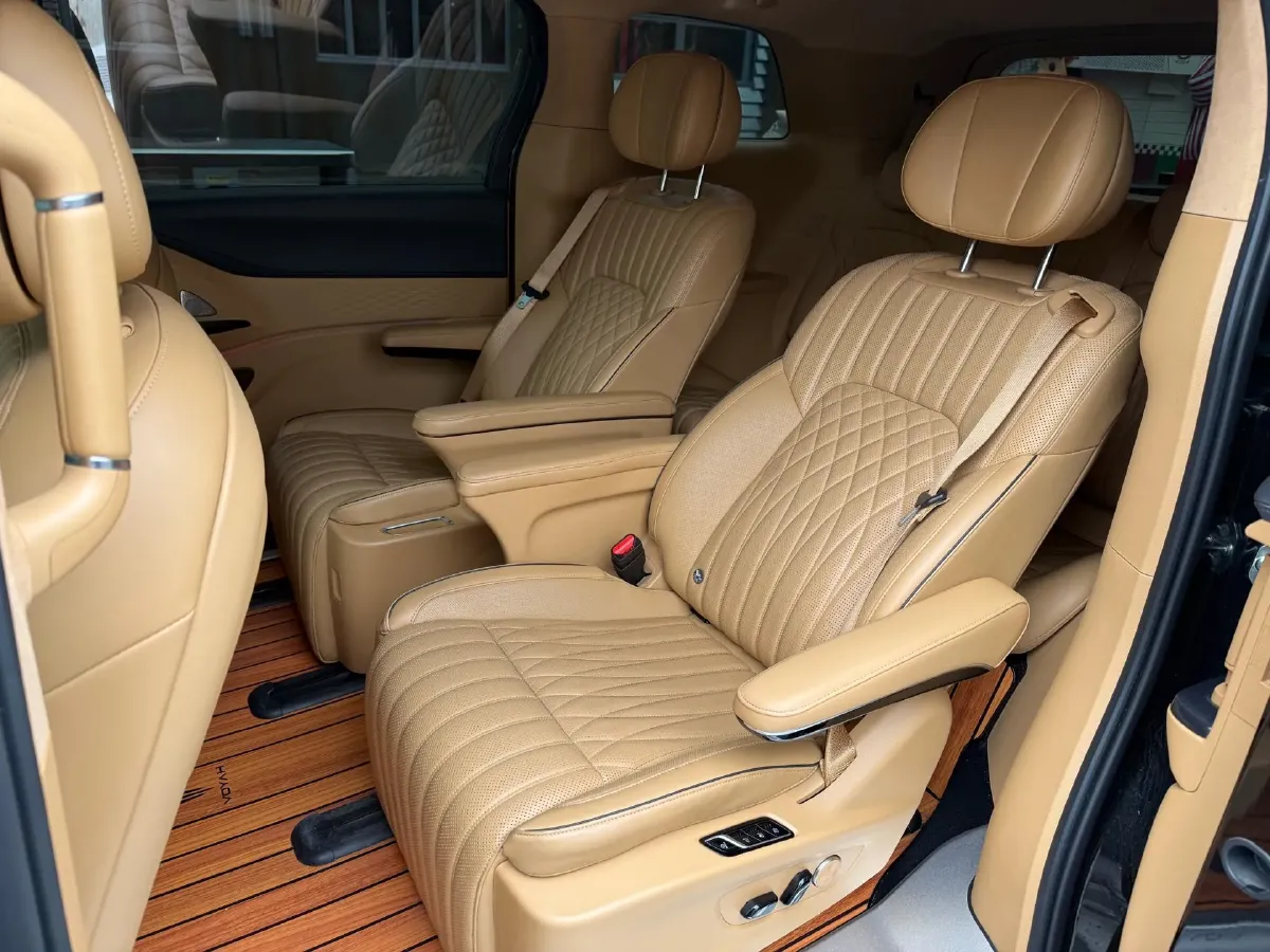 2024 Voyah Dream 1.5T 150HP L4 PHEV 43KWH,autocango,china used car exporter,china ev exporter,chinese used car exporter,chinese used ev exporter