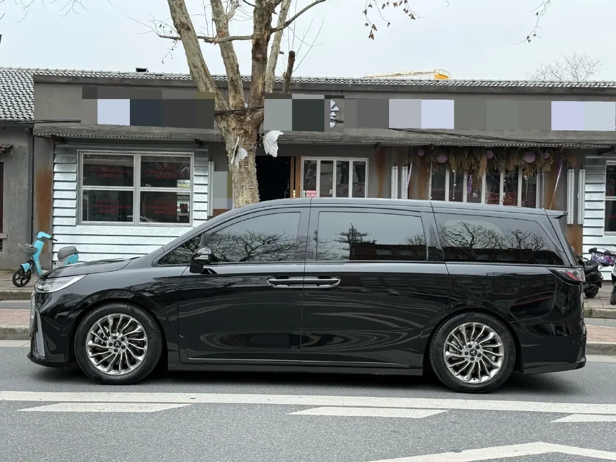 2024 Voyah Dream 1.5T 150HP L4 PHEV 43KWH,autocango,china used car exporter,china ev exporter,chinese used car exporter,chinese used ev exporter