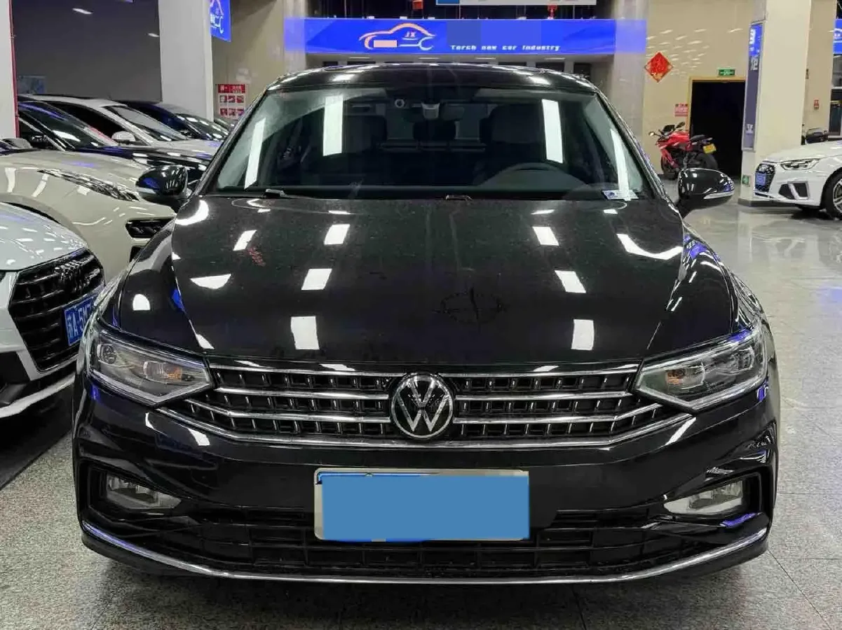 2023 Volkswagen Magotan 2.0T 186HP L4 7DCT,autocango,china used car exporter,china ev exporter,chinese used car exporter,chinese used ev exporter