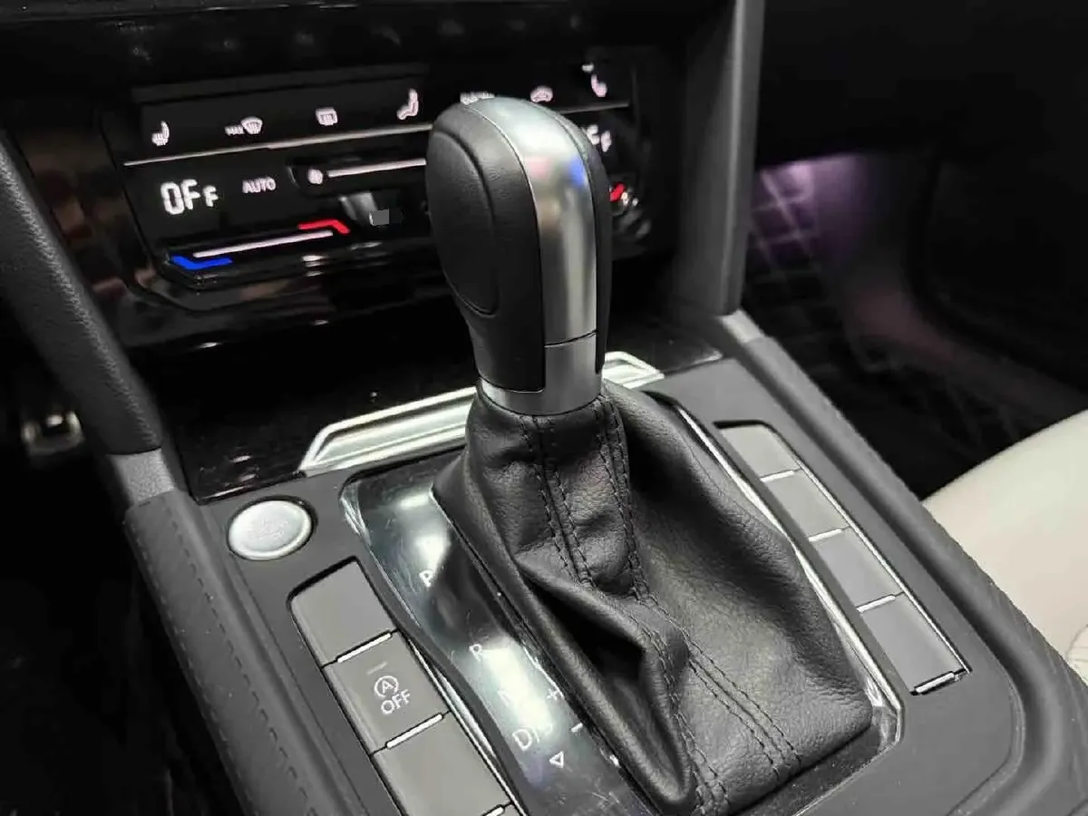 2023 Volkswagen Magotan 2.0T 186HP L4 7DCT,autocango,china used car exporter,china ev exporter,chinese used car exporter,chinese used ev exporter