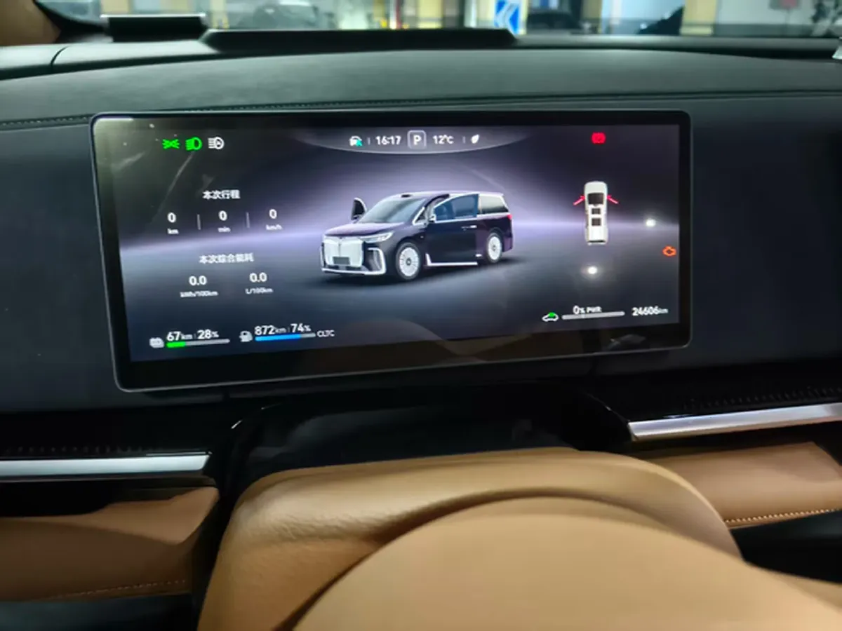 2025 Voyah Dream 1.5T 150HP L4 PHEV 41.7KWH,autocango,china used car exporter,china ev exporter,chinese used car exporter,chinese used ev exporter