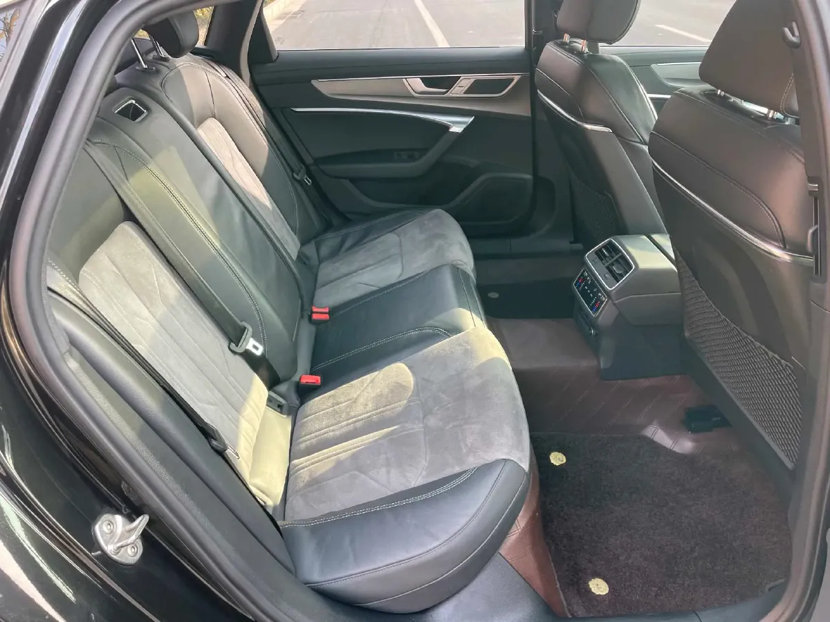 2023 Audi A6L 2.0T 245HP L4 7DCT,autocango,china used car exporter,china ev exporter,chinese used car exporter,chinese used ev exporter