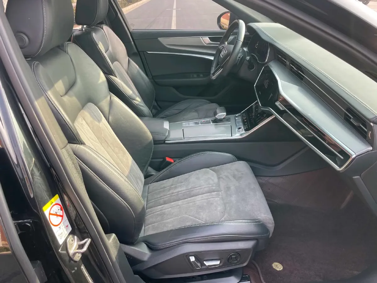 2023 Audi A6L 2.0T 245HP L4 7DCT,autocango,china used car exporter,china ev exporter,chinese used car exporter,chinese used ev exporter