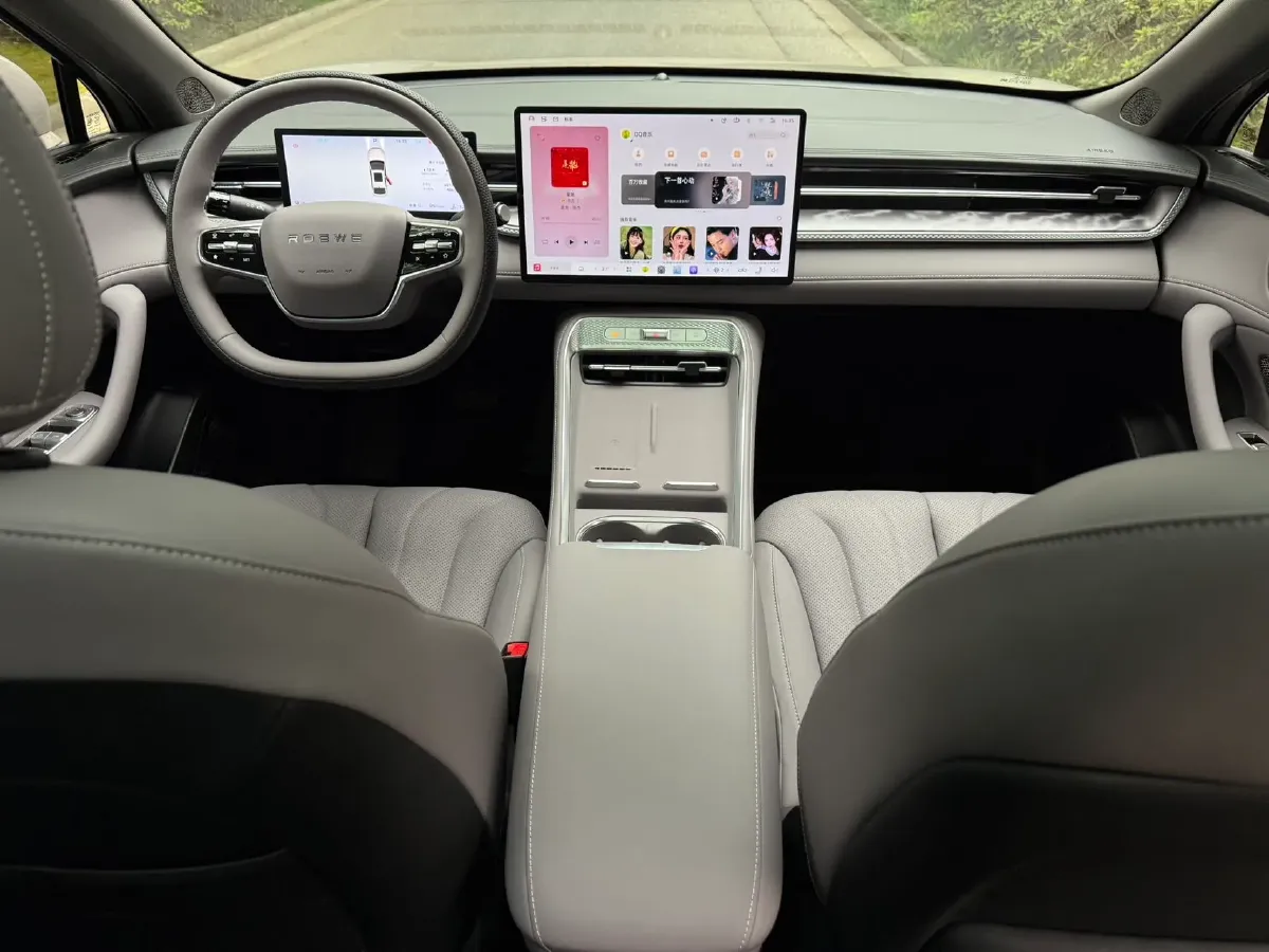 2025 Roewe M7 DMH 1.5L 112HP L4 1DHT PHEV,autocango,china used car exporter,china ev exporter,chinese used car exporter,chinese used ev exporter