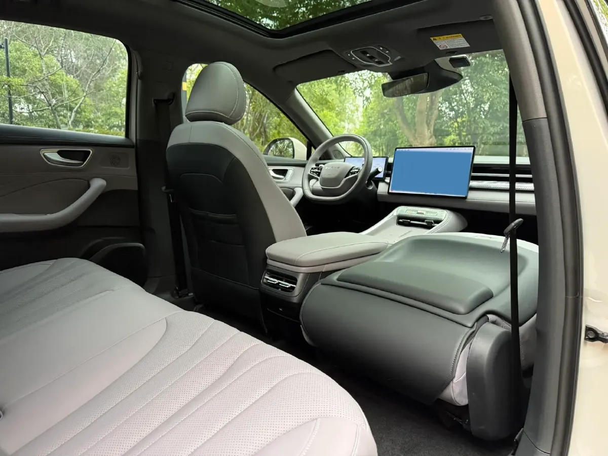 2025 Roewe M7 DMH 1.5L 112HP L4 1DHT PHEV,autocango,china used car exporter,china ev exporter,chinese used car exporter,chinese used ev exporter