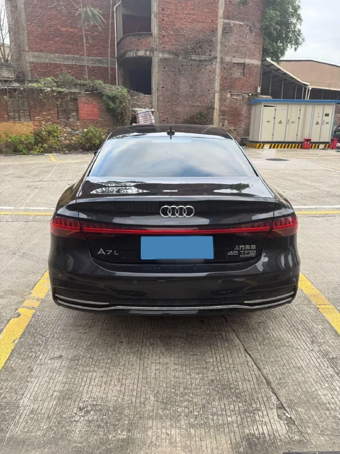 2022 Audi A7L 2.0T 245HP L4 7DCT,autocango,china used car exporter,china ev exporter,chinese used car exporter,chinese used ev exporter