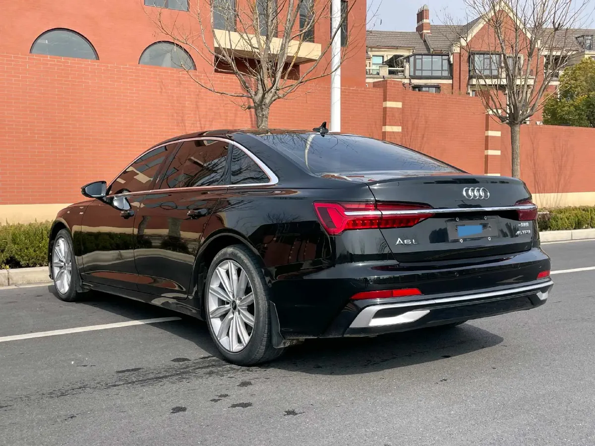 2023 Audi A6L 2.0T 245HP L4 7DCT,autocango,china used car exporter,china ev exporter,chinese used car exporter,chinese used ev exporter