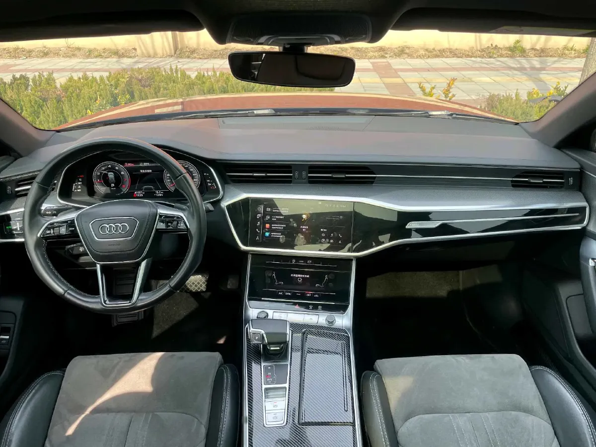 2023 Audi A6L 2.0T 245HP L4 7DCT,autocango,china used car exporter,china ev exporter,chinese used car exporter,chinese used ev exporter