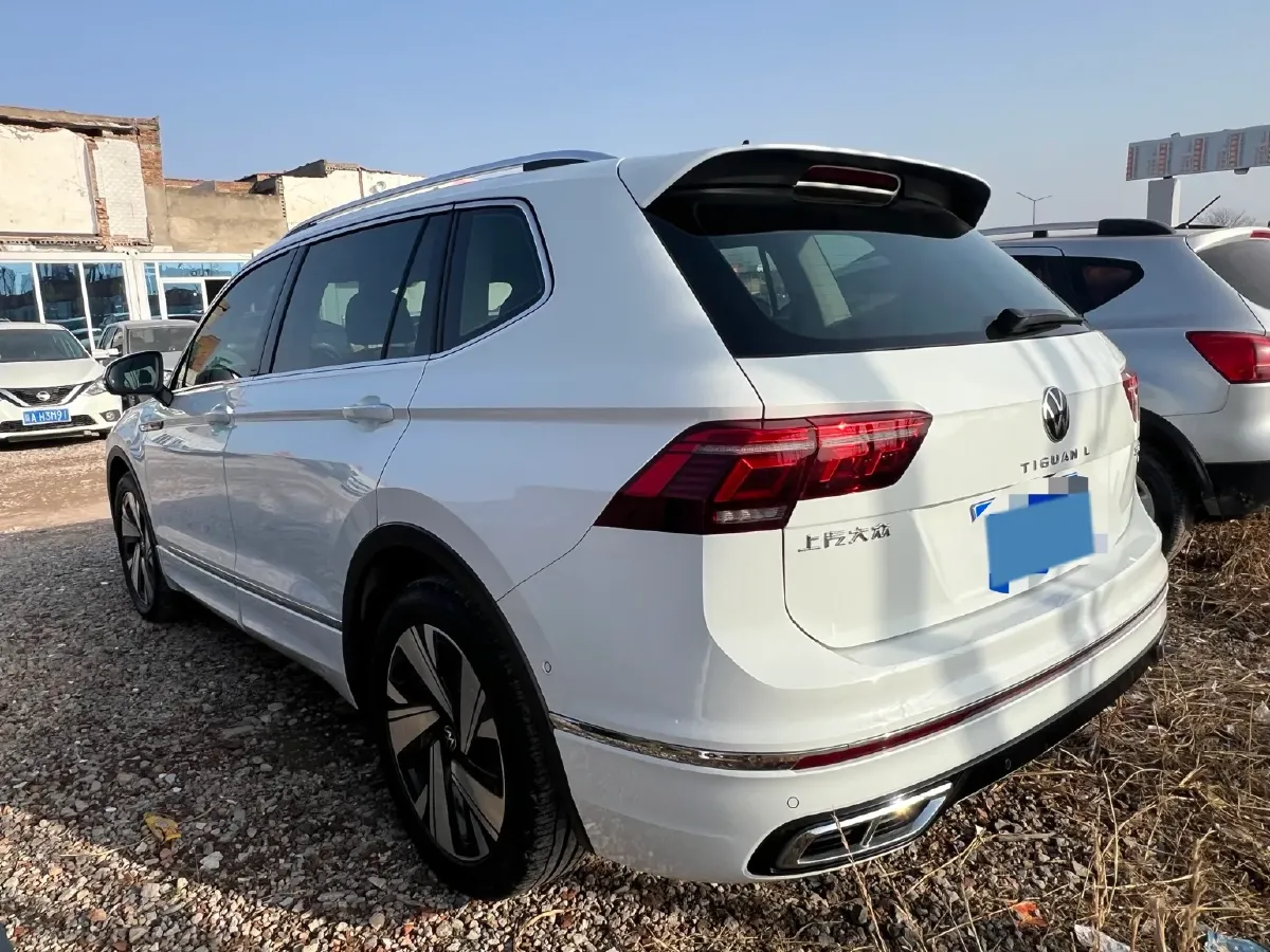 2023 Volkswagen Tiguan L 2.0T 220HP L4 7DCT,autocango,china used car exporter,china ev exporter,chinese used car exporter,chinese used ev exporter
