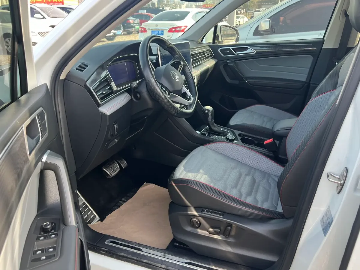 2023 Volkswagen Tiguan L 2.0T 220HP L4 7DCT,autocango,china used car exporter,china ev exporter,chinese used car exporter,chinese used ev exporter