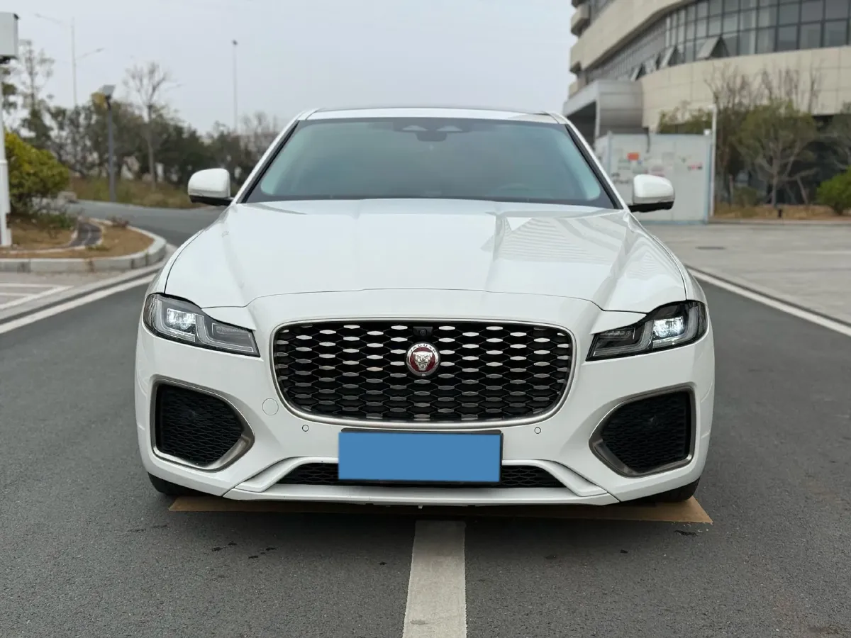 2022 Jaguar XFL 2.0T 200HP L4 8AT,autocango,china used car exporter,china ev exporter,chinese used car exporter,chinese used ev exporter