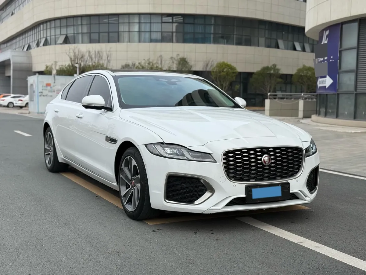 2022 Jaguar XFL 2.0T 200HP L4 8AT,autocango,china used car exporter,china ev exporter,chinese used car exporter,chinese used ev exporter