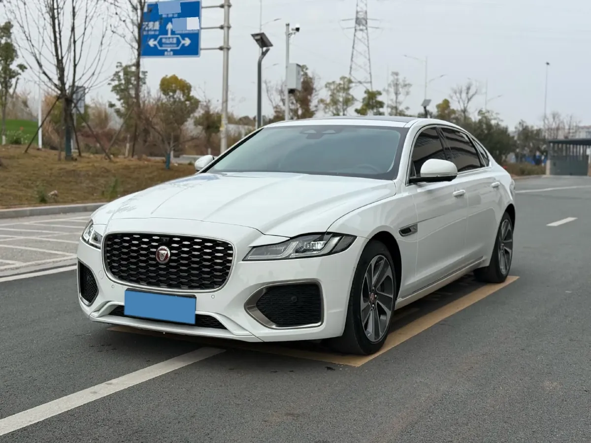 2022 Jaguar XFL 2.0T 200HP L4 8AT,autocango,china used car exporter,china ev exporter,chinese used car exporter,chinese used ev exporter