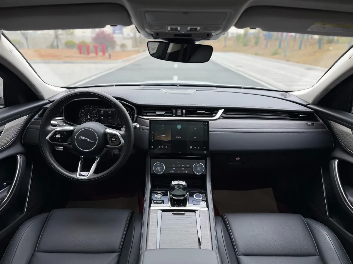 2022 Jaguar XFL 2.0T 200HP L4 8AT,autocango,china used car exporter,china ev exporter,chinese used car exporter,chinese used ev exporter