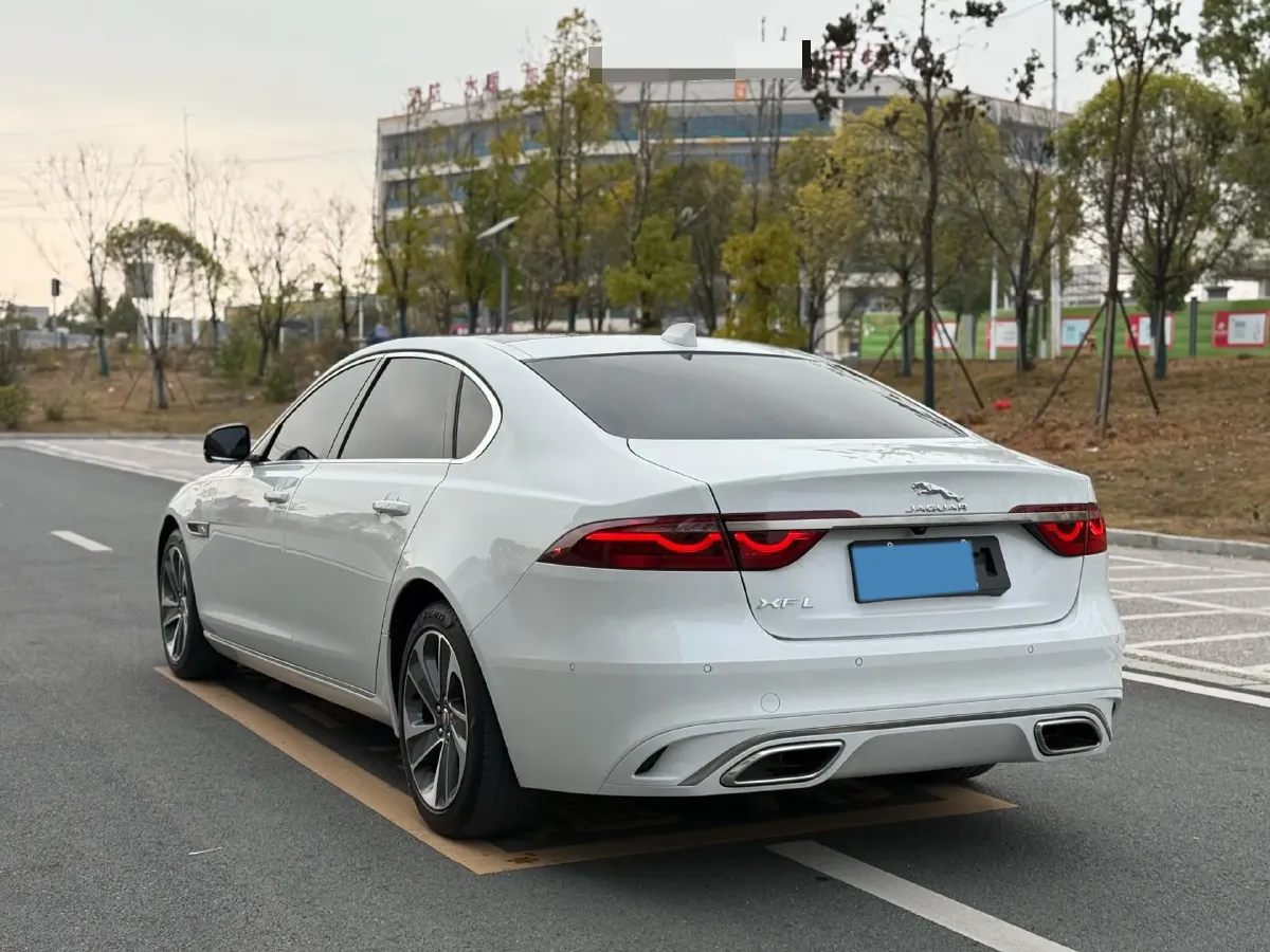 2022 Jaguar XFL 2.0T 200HP L4 8AT,autocango,china used car exporter,china ev exporter,chinese used car exporter,chinese used ev exporter