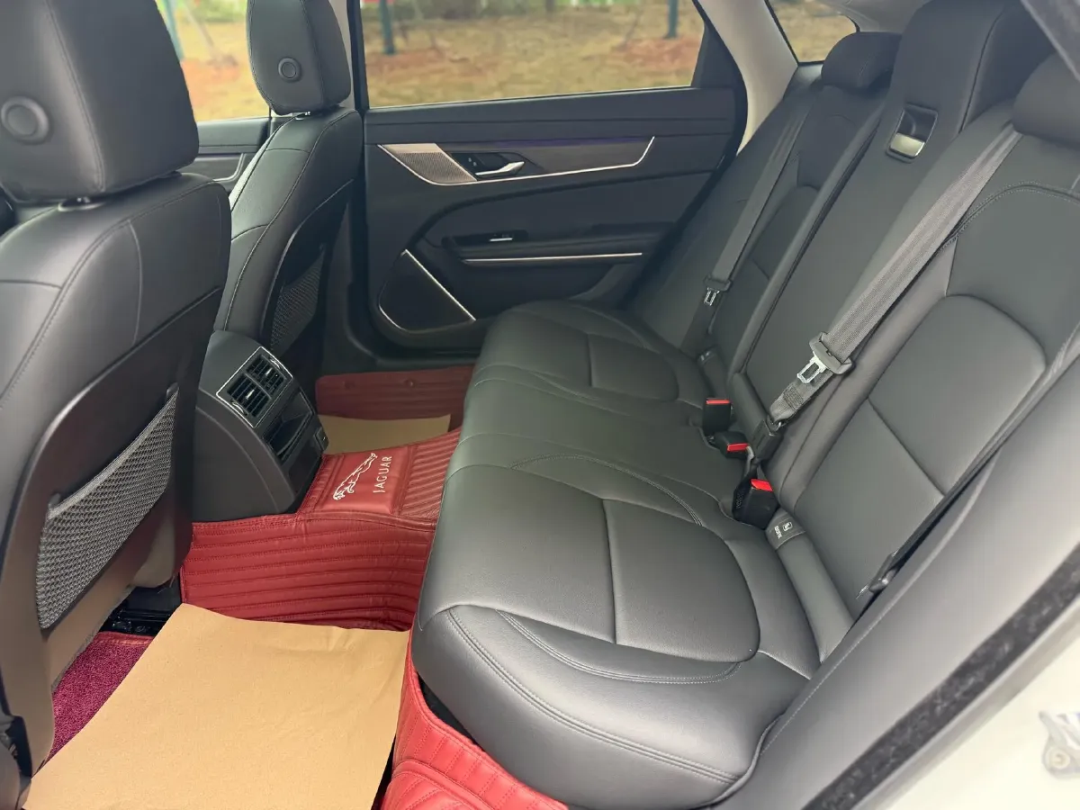 2022 Jaguar XFL 2.0T 200HP L4 8AT,autocango,china used car exporter,china ev exporter,chinese used car exporter,chinese used ev exporter