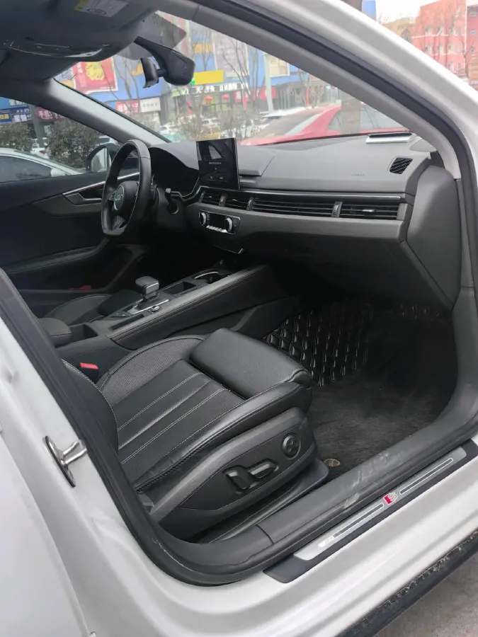 2023 Audi A4L 2.0T 190HP L4 7DCT,autocango,china used car exporter,china ev exporter,chinese used car exporter,chinese used ev exporter