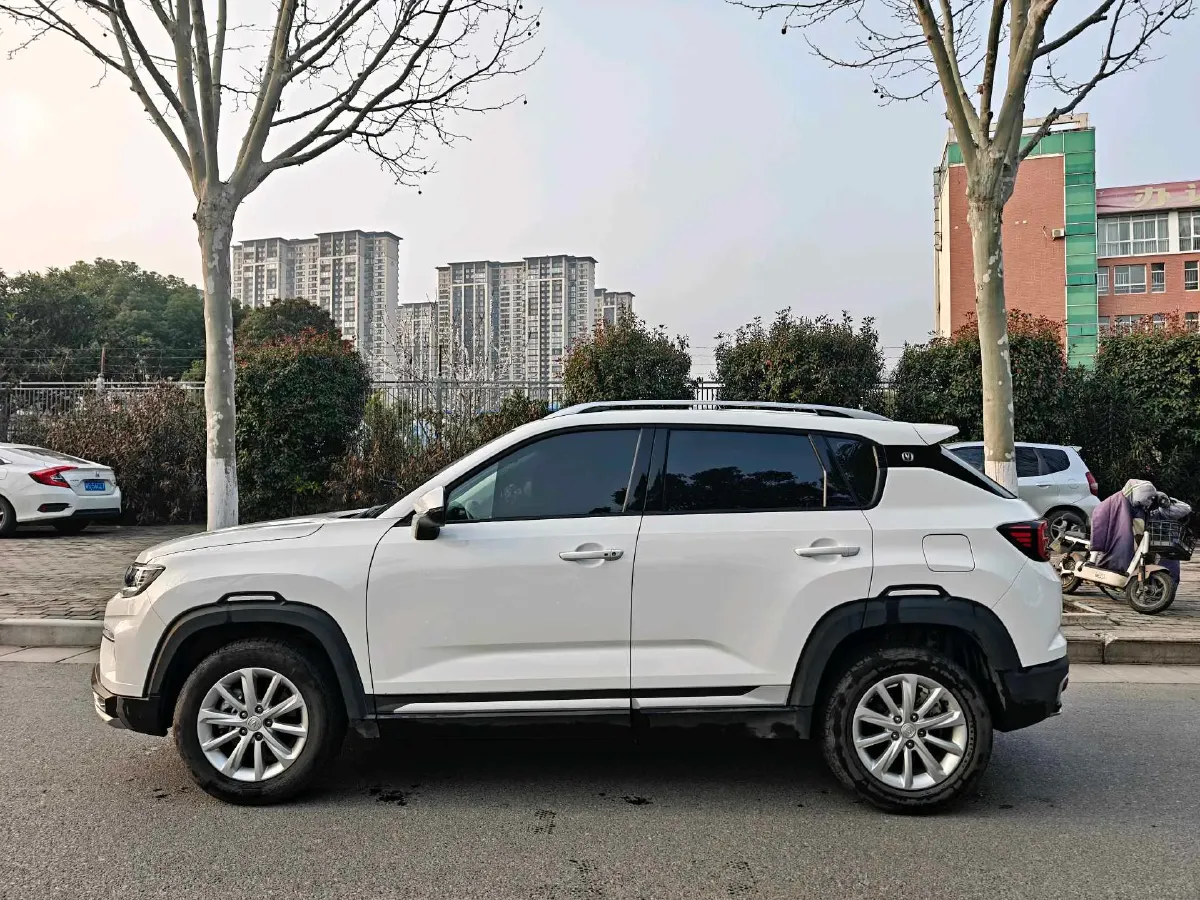 2019 ChangAn CS35 Plus 1.6L 128HP L4 6AT,autocango,china used car exporter,china ev exporter,chinese used car exporter,chinese used ev exporter