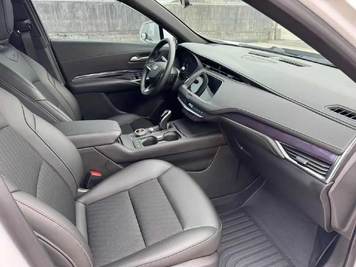 2022 Cadillac XT4 2.0T 237HP L4 9AT,autocango,china used car exporter,china ev exporter,chinese used car exporter,chinese used ev exporter