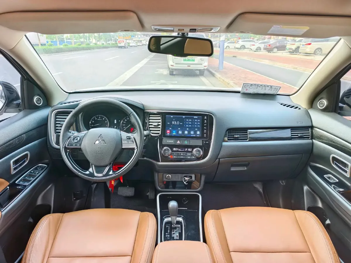 2019 Mitsubishi Outlander 2.0L 166HP L4 CVT,autocango,china used car exporter,china ev exporter,chinese used car exporter,chinese used ev exporter