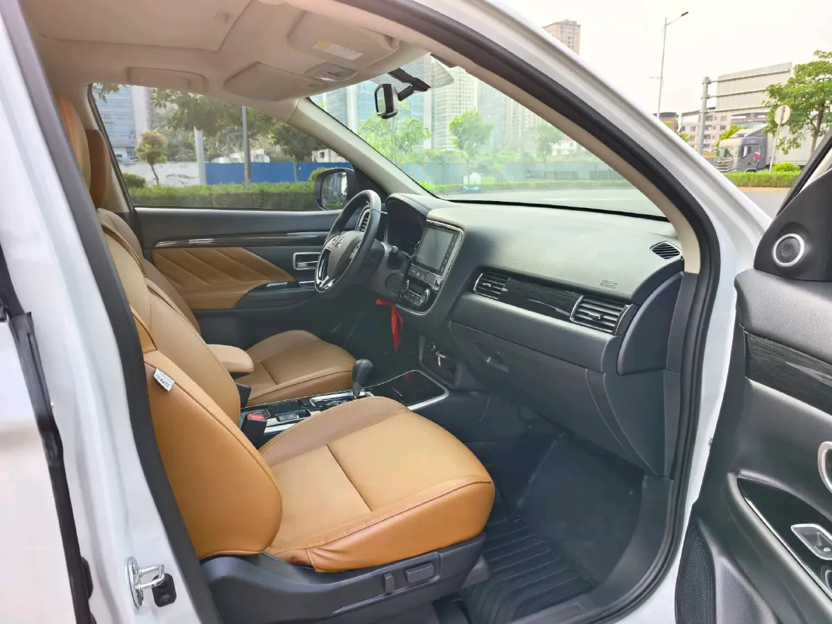 2019 Mitsubishi Outlander 2.0L 166HP L4 CVT,autocango,china used car exporter,china ev exporter,chinese used car exporter,chinese used ev exporter