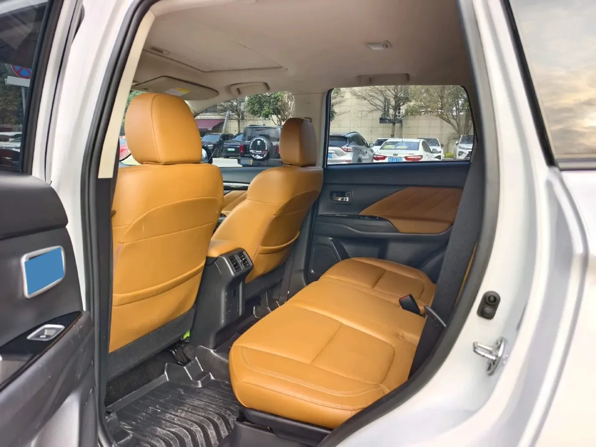 2019 Mitsubishi Outlander 2.0L 166HP L4 CVT,autocango,china used car exporter,china ev exporter,chinese used car exporter,chinese used ev exporter