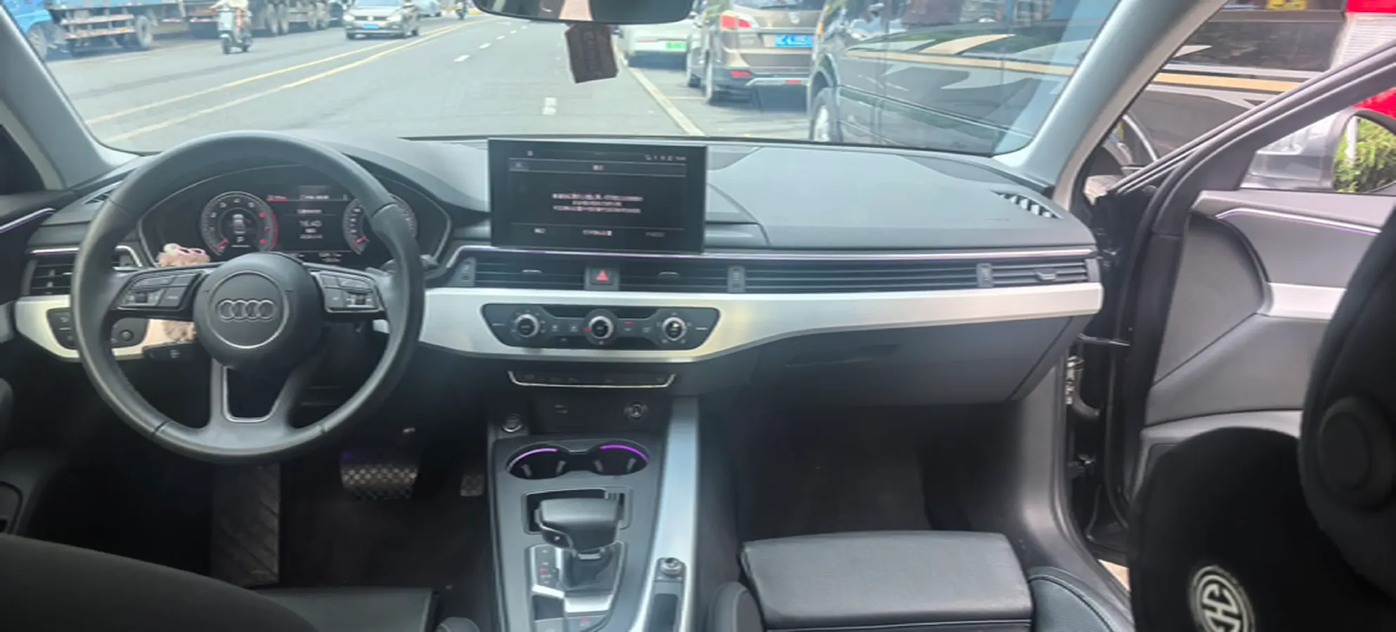 2023 Audi A4L 2.0T 190HP L4 7DCT,autocango,china used car exporter,china ev exporter,chinese used car exporter,chinese used ev exporter